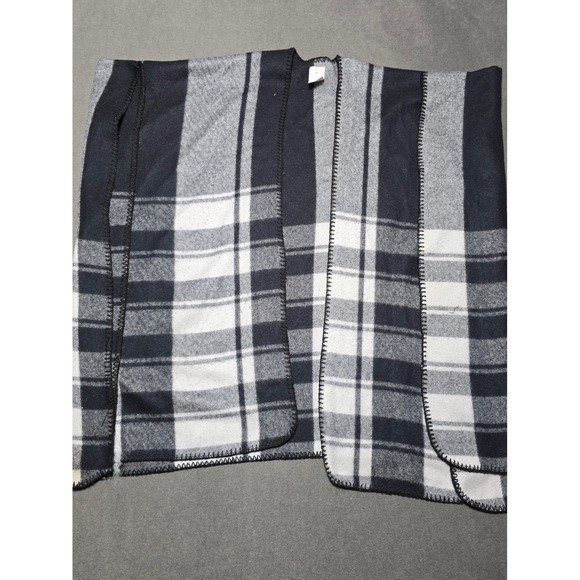Woolrich Plaid Cape Shawl Open Front Blanket Style Black Gray One Size - Picture 1 of 6